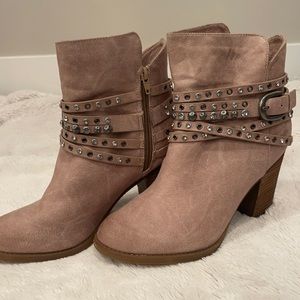 Not rated creamed heeled boot